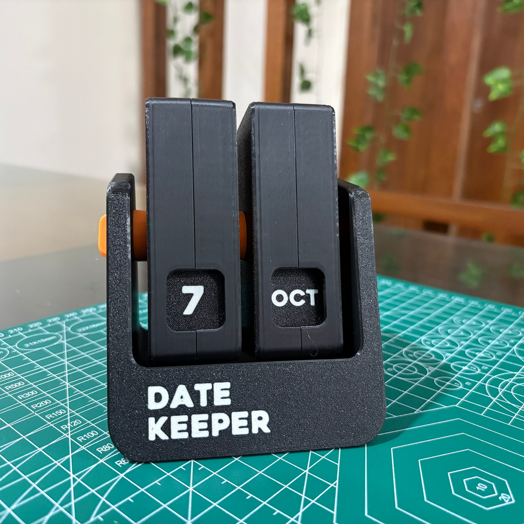 Perpetual Flip Calendar – 3D Printed Desk Calendar That Never Expires
