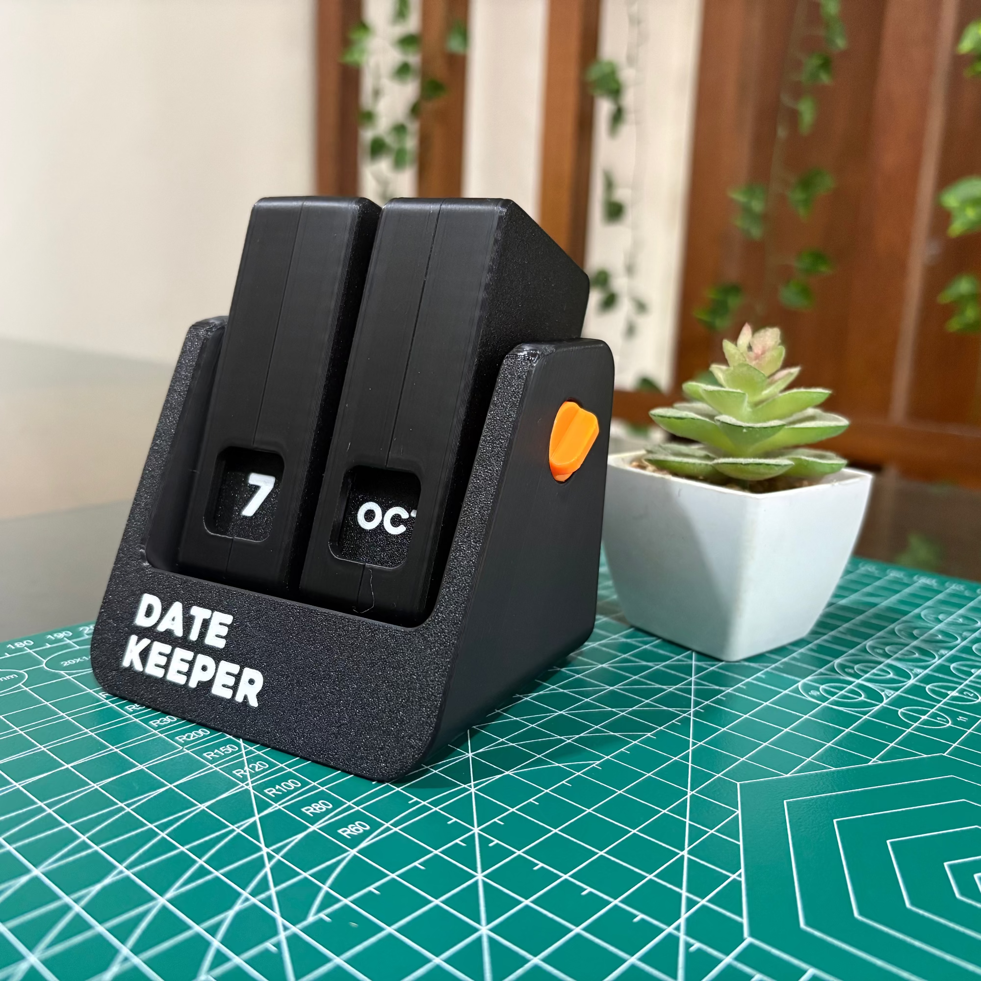 Perpetual Flip Calendar – 3D Printed Desk Calendar That Never Expires