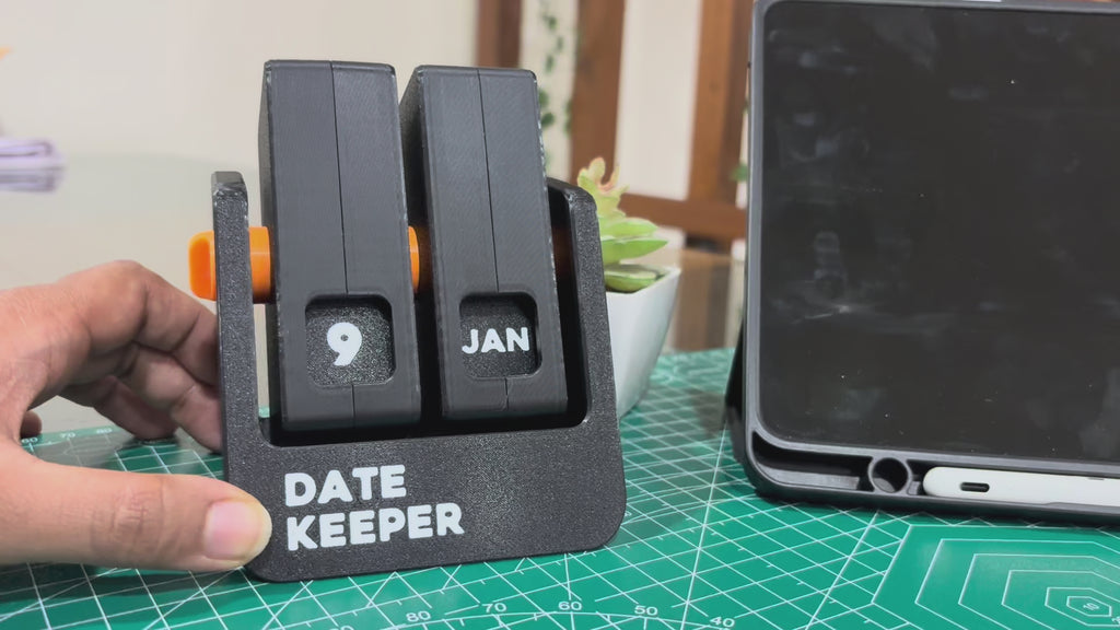 Perpetual Flip Calendar – 3D Printed Desk Calendar That Never Expires